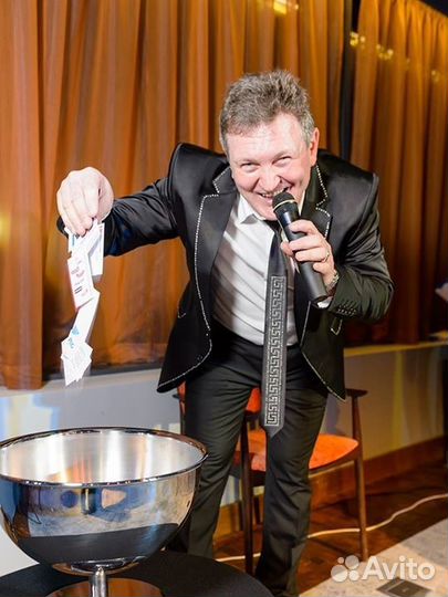 Ведущий праздничных мероприятий Андрей Белов