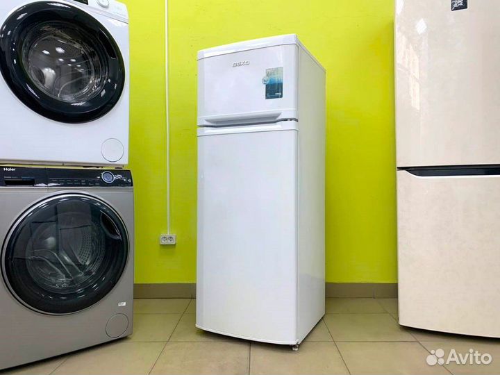 Холодильник маленький узкий бу Beko. На гарантии