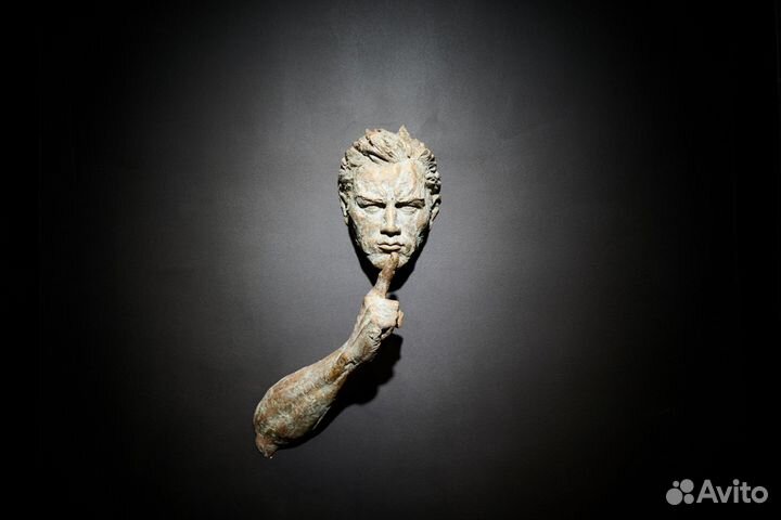 Настенная фигура мужчины из гипса большая