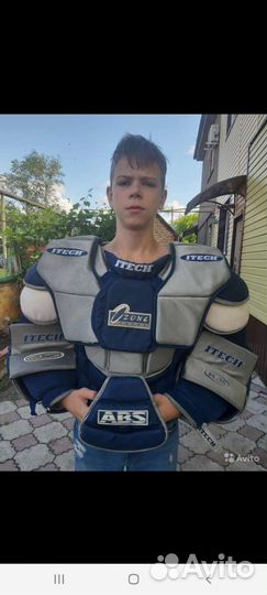 Продам щитки,коньки,нагрудник,блин и ловушку