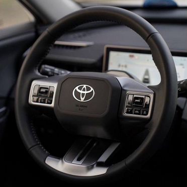 Toyota RAV4 2026, 2.0л, 171 лс. 15 км