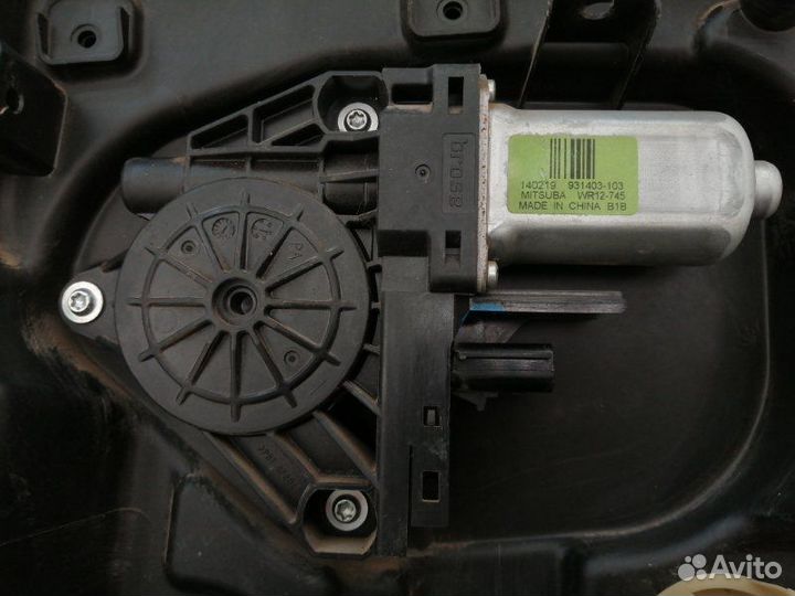 Стеклоподъемник задний правый Jeep Cherokee KL ED6