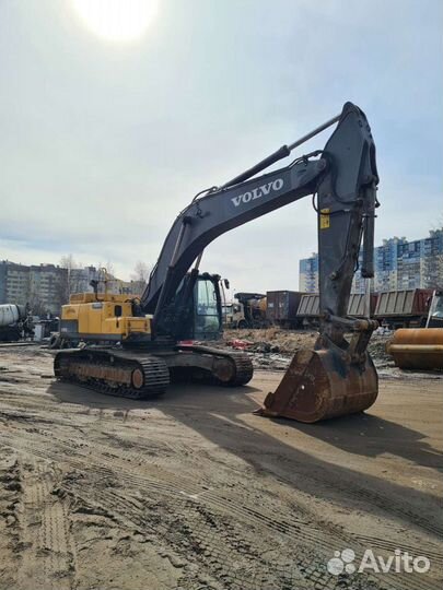 Гусеничный экскаватор Volvo EC300DL, 2014