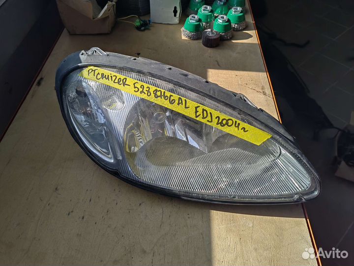 Фара Chrysler Pt Cruiser 2000-2010 правая