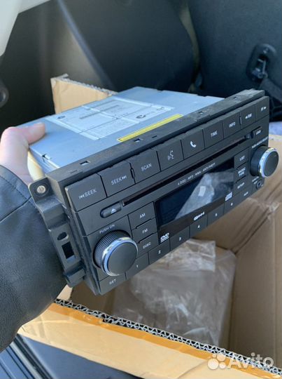 Автомагнитола и рамка jeep compass 2011-2016г