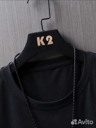 Черная футболка