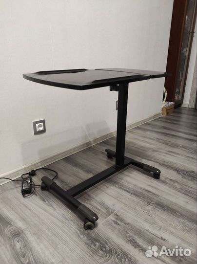 Стол для ноутбука