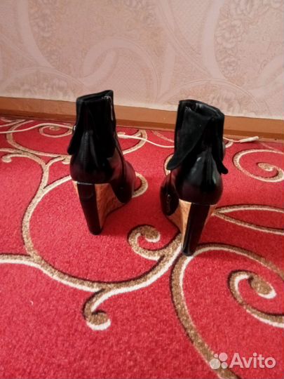 Ботинки женские