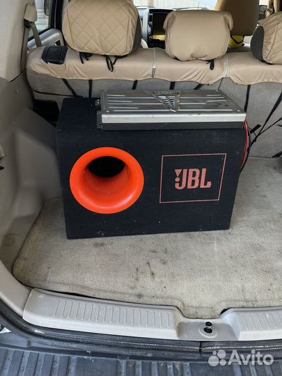 Активный сабвуфер jbl