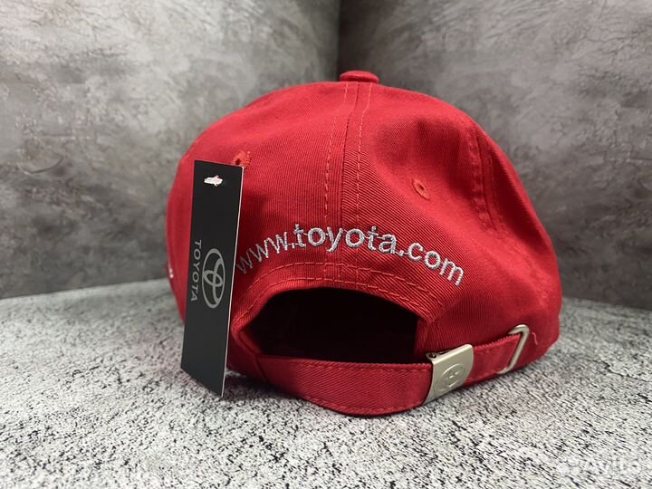 Бейсболка с логотипом Тойота