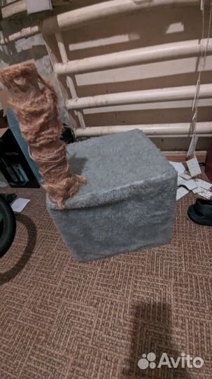 Кошачий домик с когтеточкой