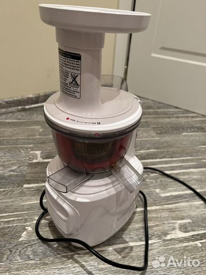 Шнековая соковыжималка Kambrook AJM401