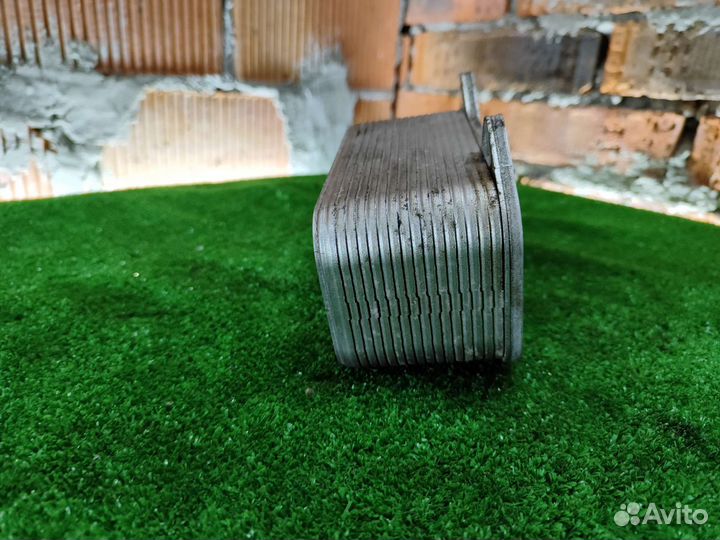 Радиатор масляный Volkswagen Passat B6