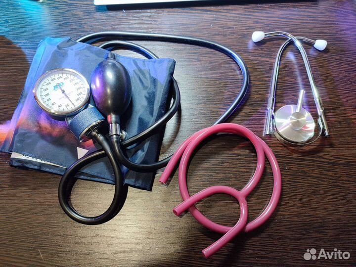 Тонометр со стетоскопом