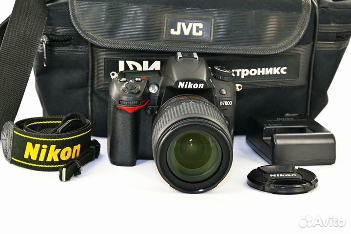 Nikon D7000 16.2MP Kit Nikon AF-S VR 18-105