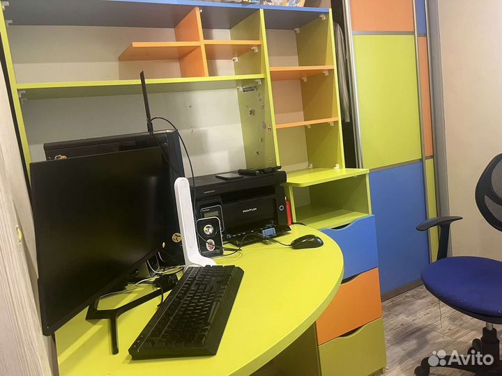 Стол + кравать