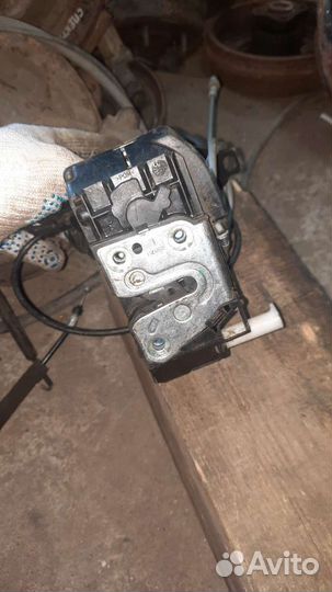 Замок двери передний левый Nissan Note E11