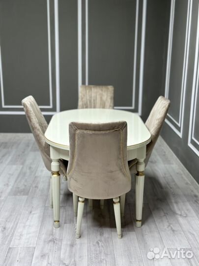 Стол со стульями