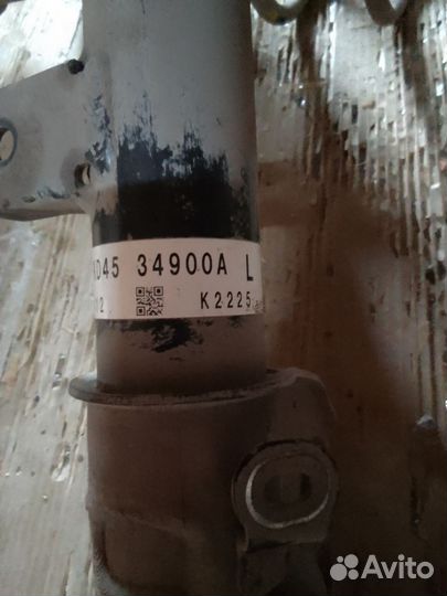 Продам передние амортизаторы