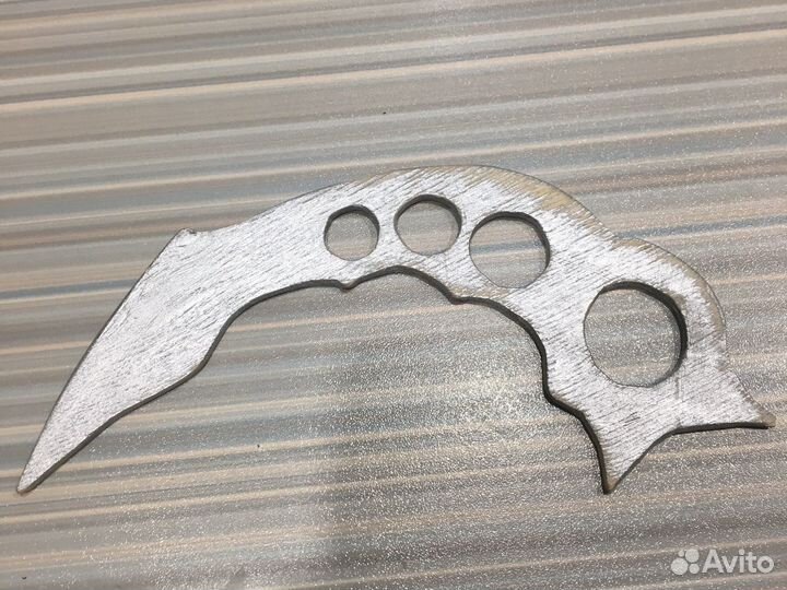 Нож из дерева