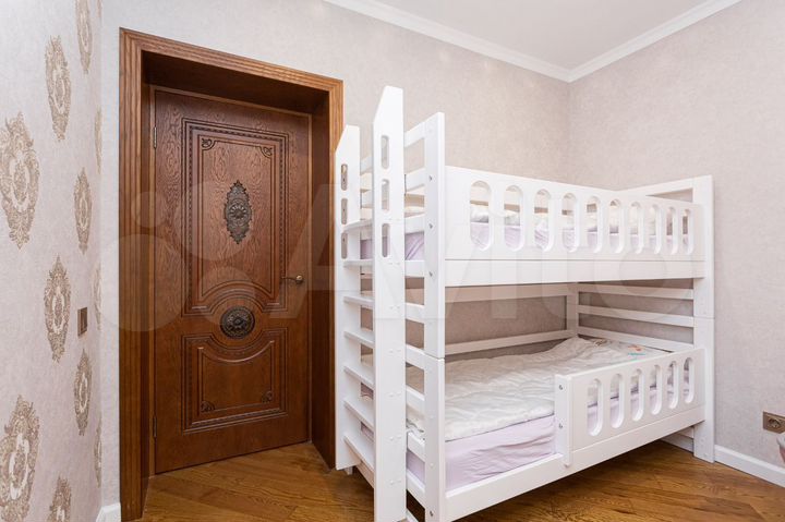 3-к. квартира, 100 м², 8/10 эт.