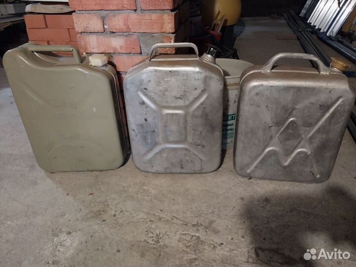 Канистры металлические 20 литров