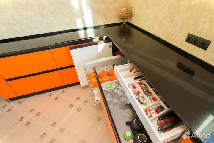 Кухня в потолок на заказ