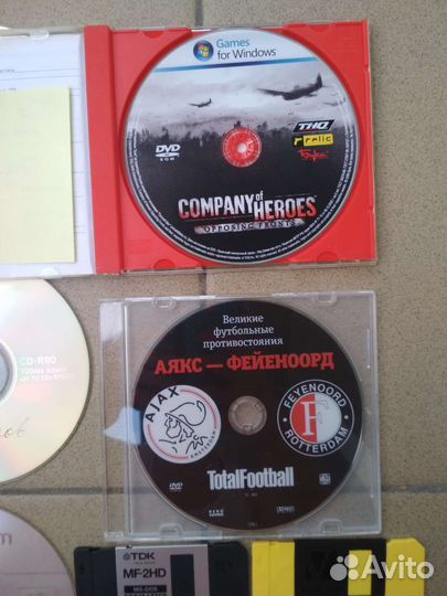 CD с фильмами и дискеты пакетом