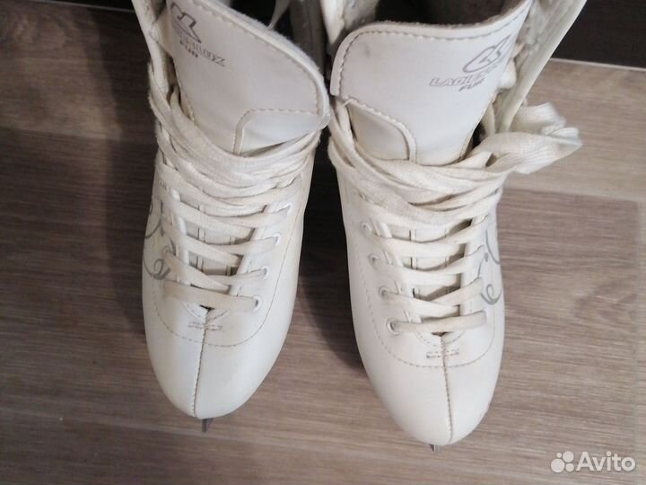 Коньки фигурные женские 39