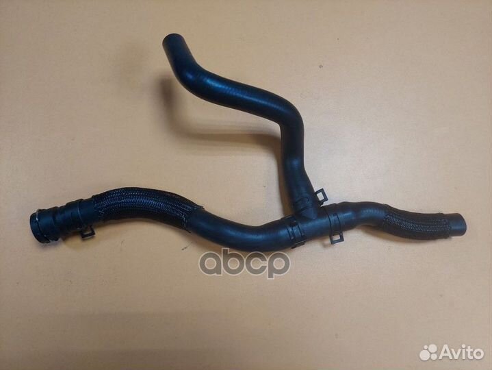 10460HJ300LOW патрубок системы охлаждения нижни