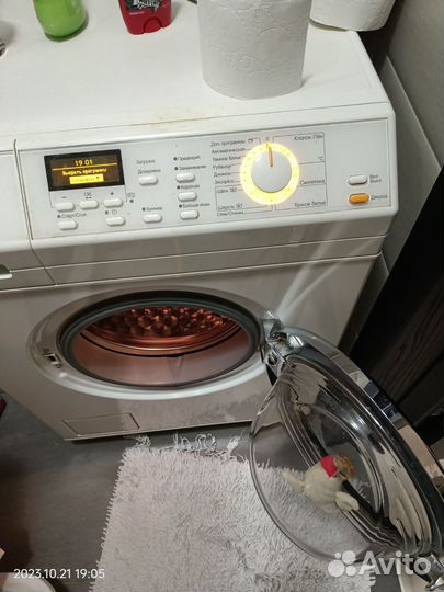 Продаётся стиральная машина трёт барабан об резинк