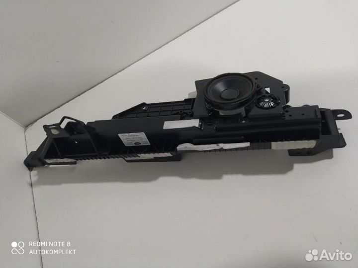 Кронштейн полки багажника левый Land Rover