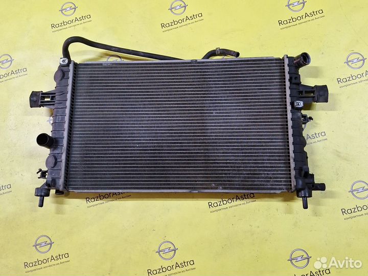 Радиатор охлаждения Z14XEP Opel Astra H