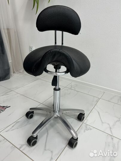 Стул седло Новый со спинкой для мастера