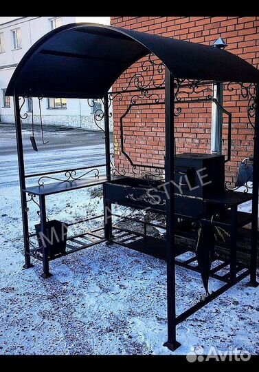 Мангал с крышей