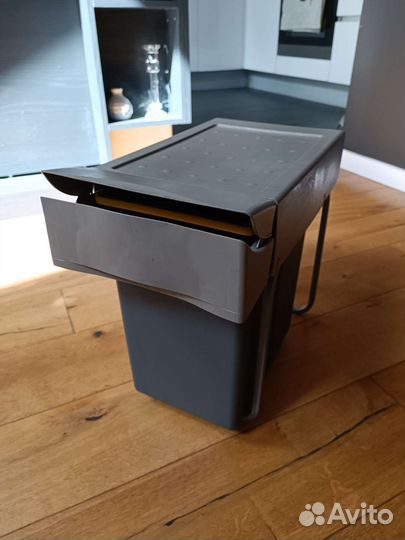 Выдвижное мусорное ведро