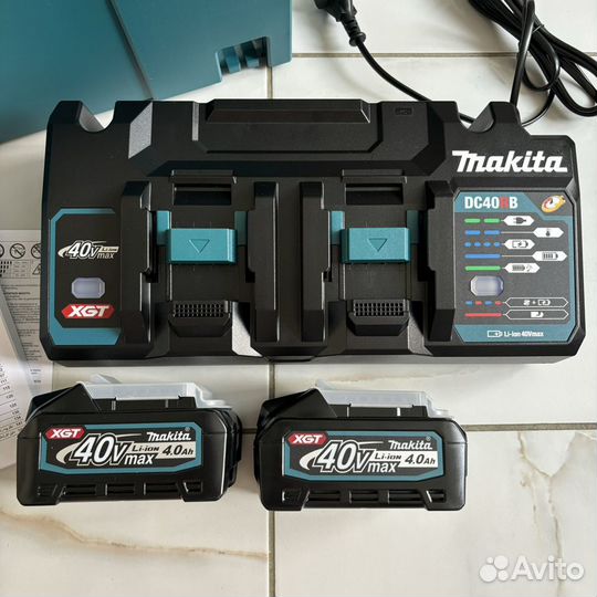 Набор Makita XGT 40V DC40RB + BL4040 в Makpac