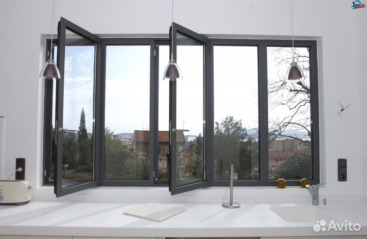 Безрамное остекление крупных объектов