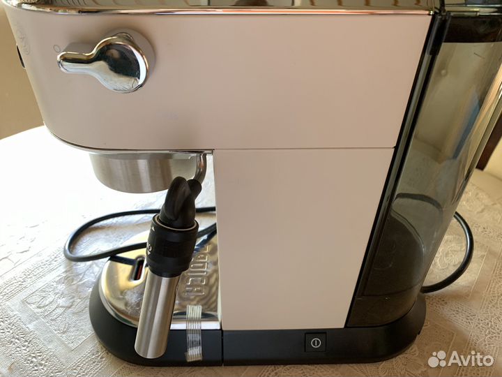 Кофеварка эспрессо DeLonghi EC685.W