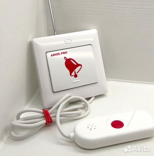 Кнопка вызова персонала с выносной кнопкой в руку