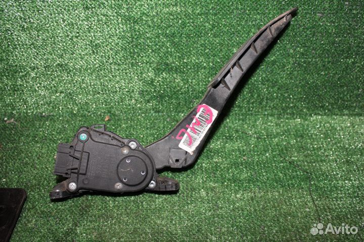 Педаль Geely Emgrand EC7 CVT хэтчбек