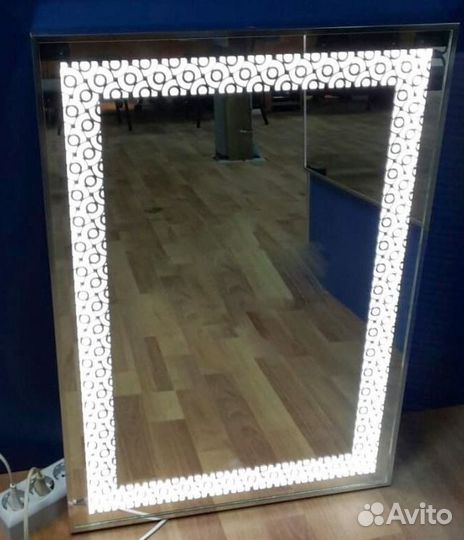 Зеркало с подсветкой в прихожую настенное