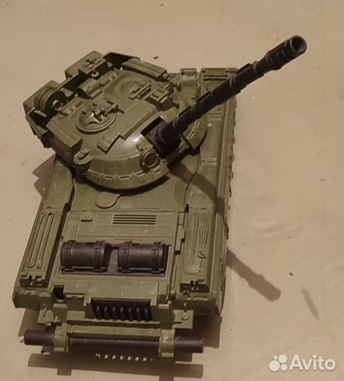 Игрушечный танк