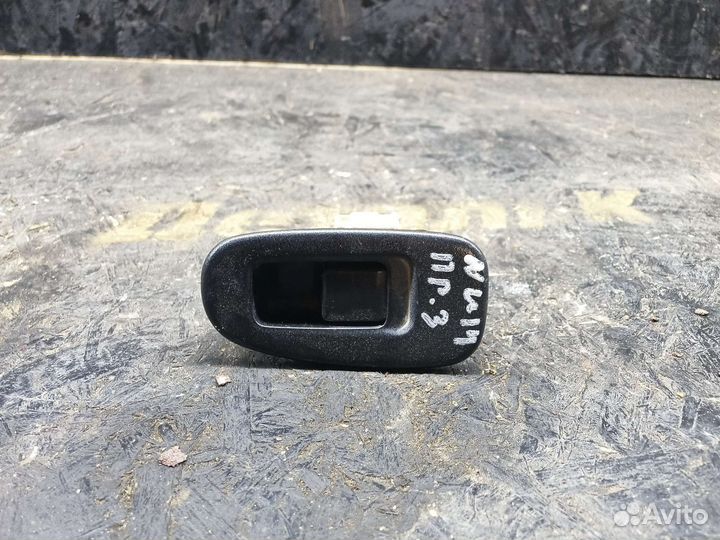 Кнопка стеклоподъёмника задней правой двери Nissan