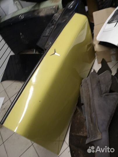 Крышка багажника хлопушка w123