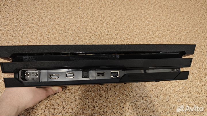 Игровая приставка ps4 pro