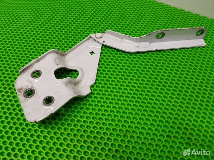 Петля капота левая Volkswagen Touareg FL R-line