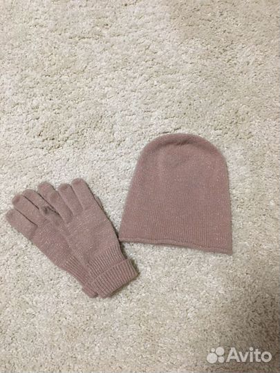 Шапка и перчатки Mango