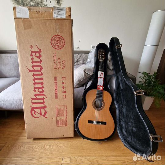 Классическая гитара Alhambra 8p