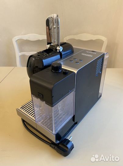 Кофемашина Delonghi EN520 lattissima nespresso